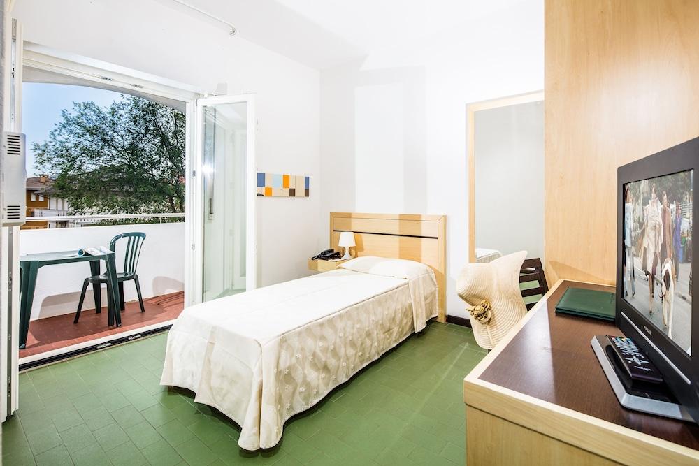 Hotel La Pergola リニャーノ・サッビアドーロ エクステリア 写真